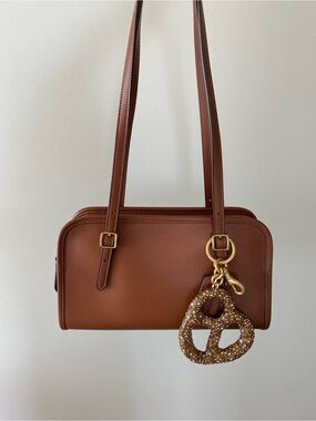 Coach Swing Zip in 1941 saddle tan CM565
